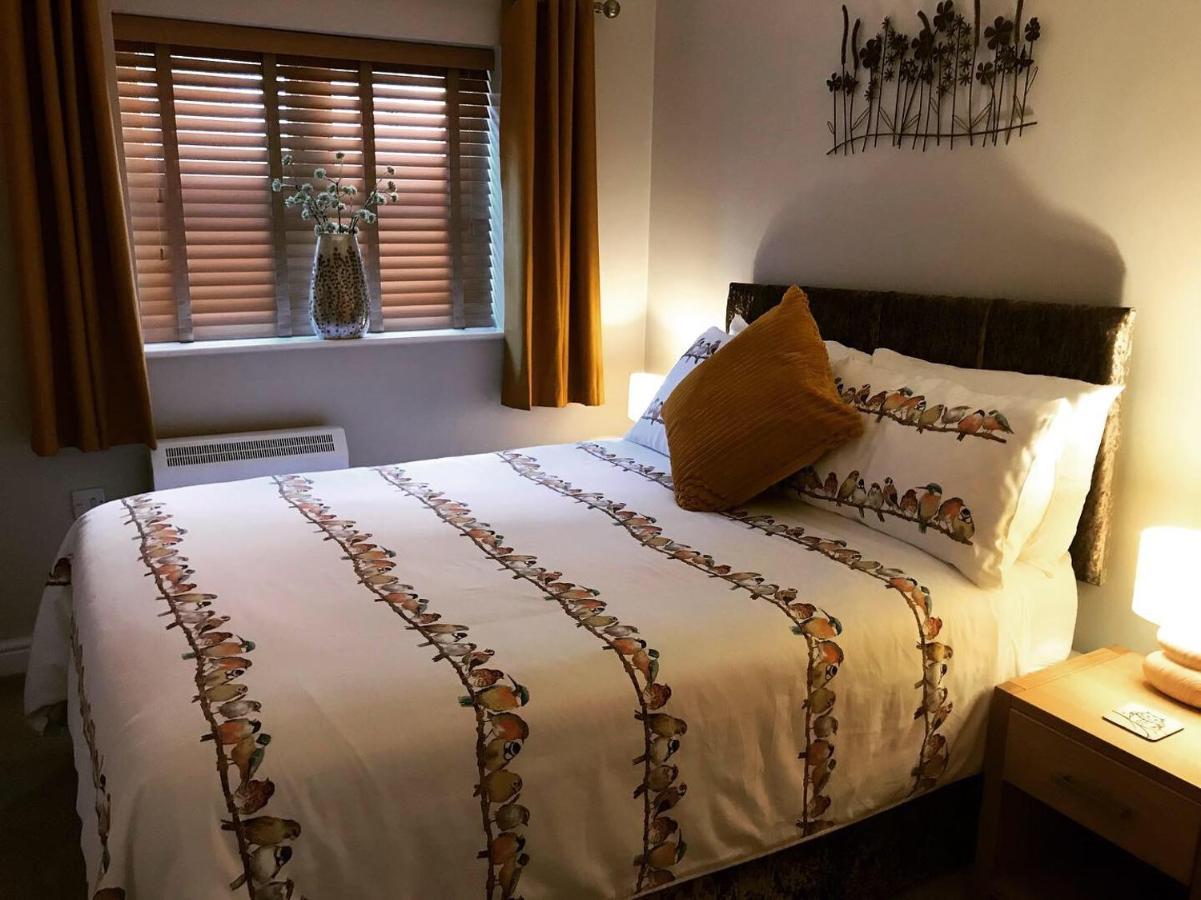 Clarabel'S Guest House- The Nook Wombourn Exteriör bild